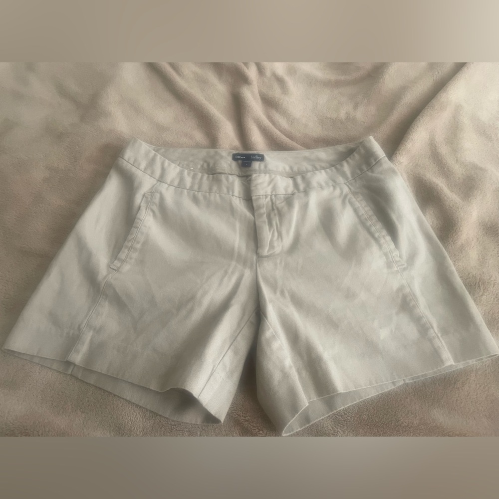 Ladies size 2 Gap khaki shorts